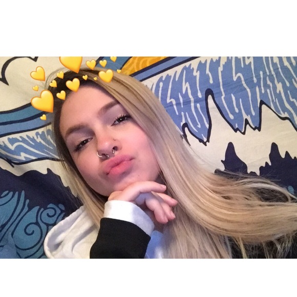 Meet your Posher, Melanie - Picture 1 of 1